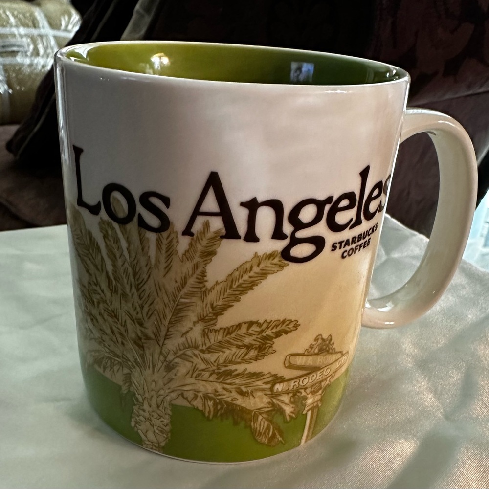 Starbucks 16 0z Los Angeles mug. 2009 Collector’s series. Mint condition.